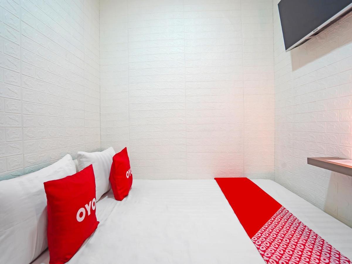 Oyo 91727 Luxury Homestay Sidoarjo Gedangan Экстерьер фото